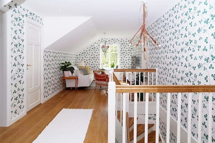 Familienzimmer mit Holzboden in Haus von Eksjöhus