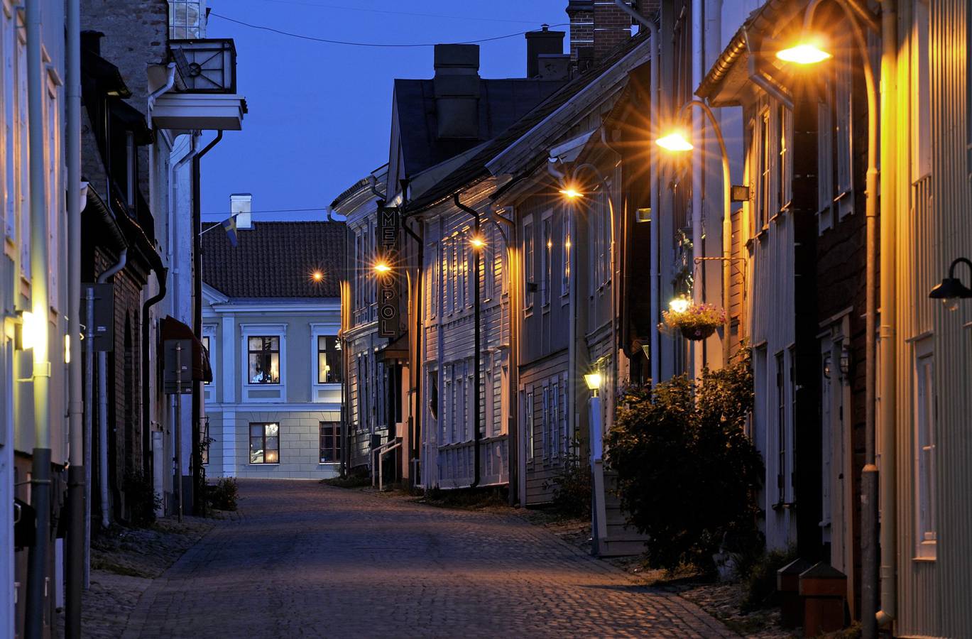 Holzstadt in Schweden bei Nacht