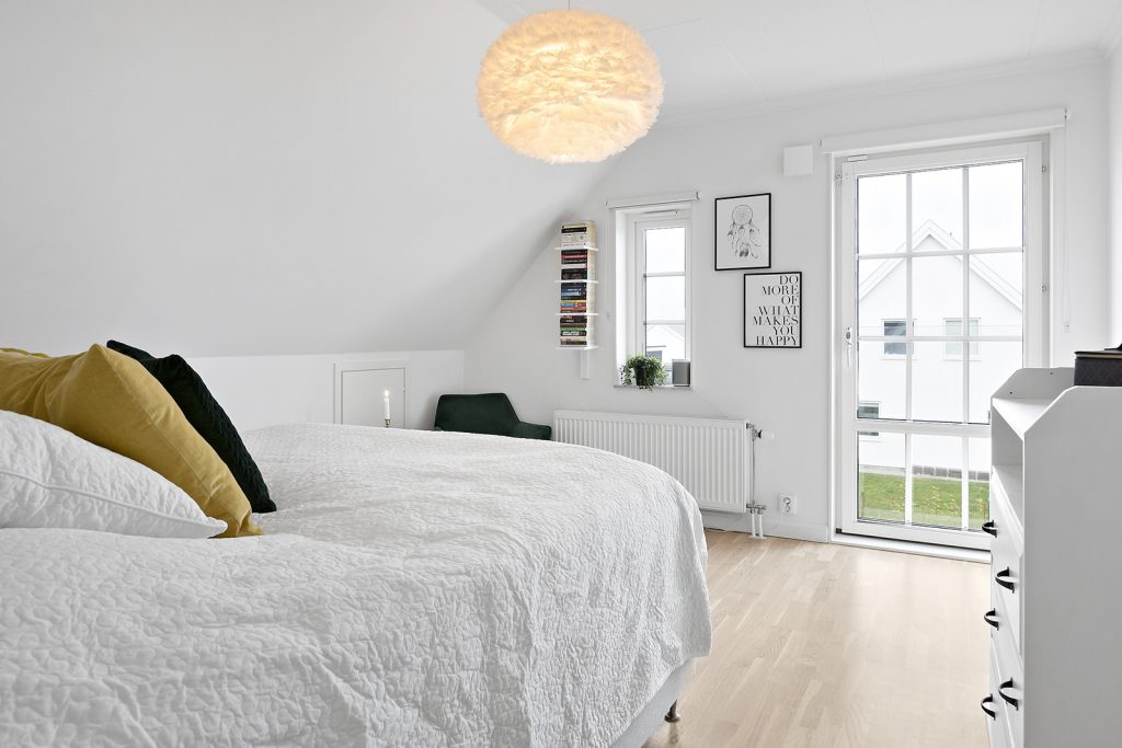 Ein Hort der Gemütlichkeit: Schlafzimmer in schwedischem Holzhaus | Erfahrungen Eksjöhus