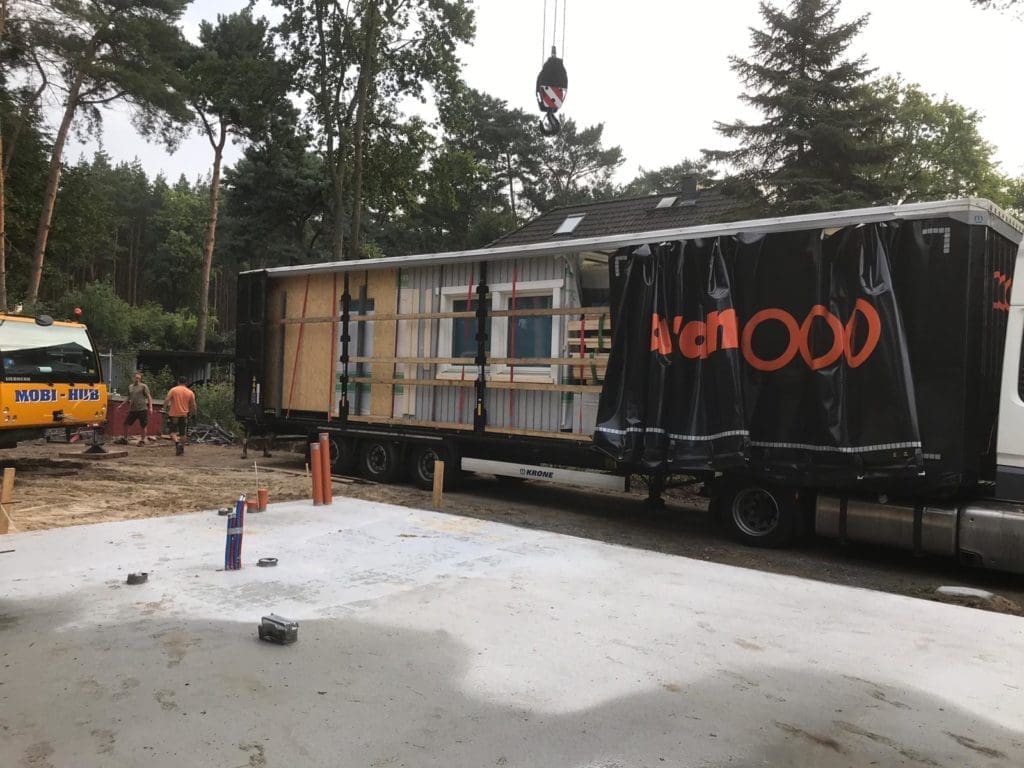 Bauherrentag in Bernau bei Berlin - Zwei Schwedenhäuser auf einem Waldgrundstück