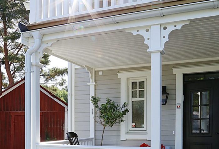 Energiesparen mit Schwedenhäusern: hellgraues Holzhaus