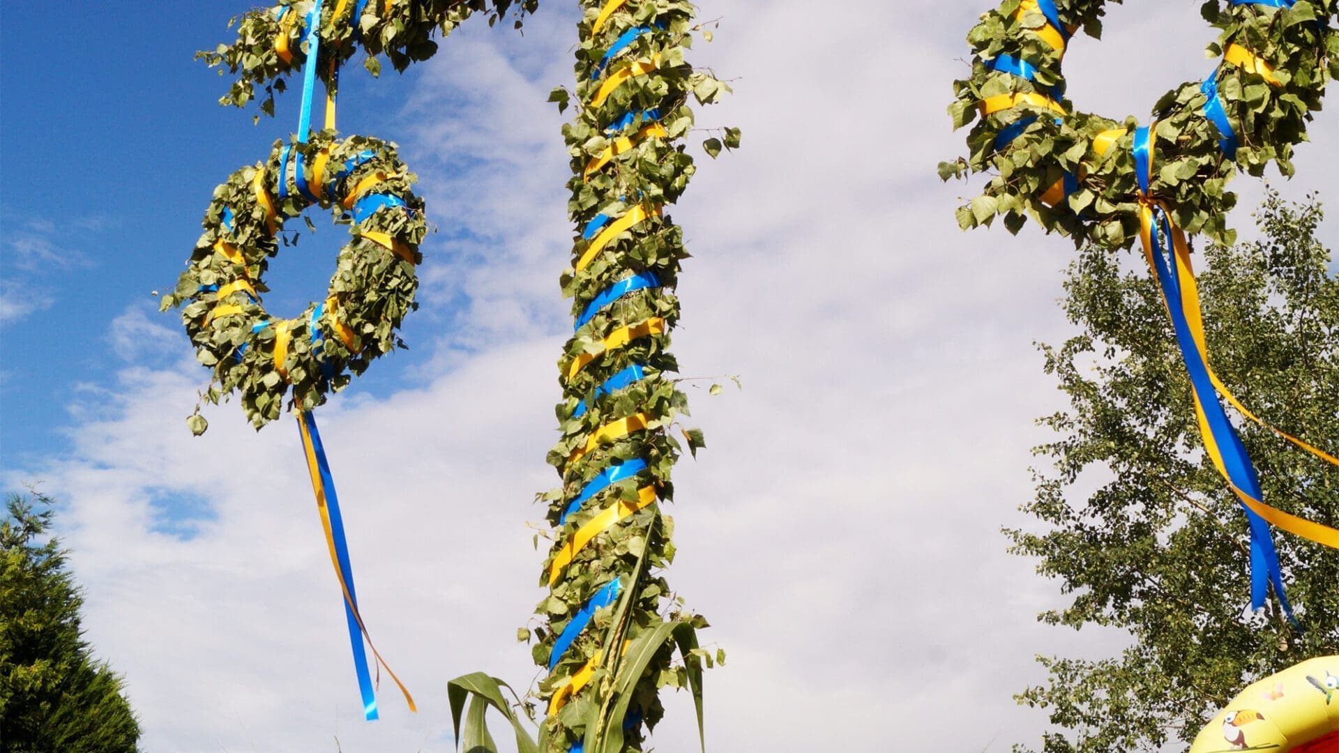 Maibaum beim Eksjöhus-Mittsommerfest in Trebbin-Glau