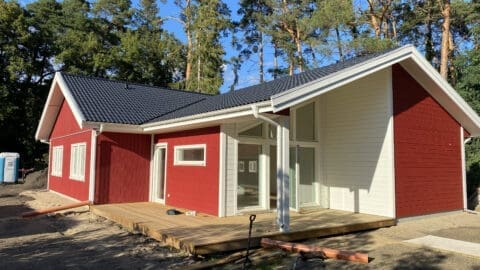 Rotes Haus von Eksjöhus im Rohbau