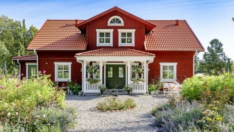 Landhaus wie aus dem 19. Jahrhundert: Tallbacken von Eksjöhus in falunrot