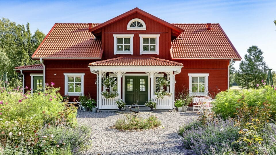 Landhaus wie aus dem 19. Jahrhundert: Tallbacken von Eksjöhus in falunrot