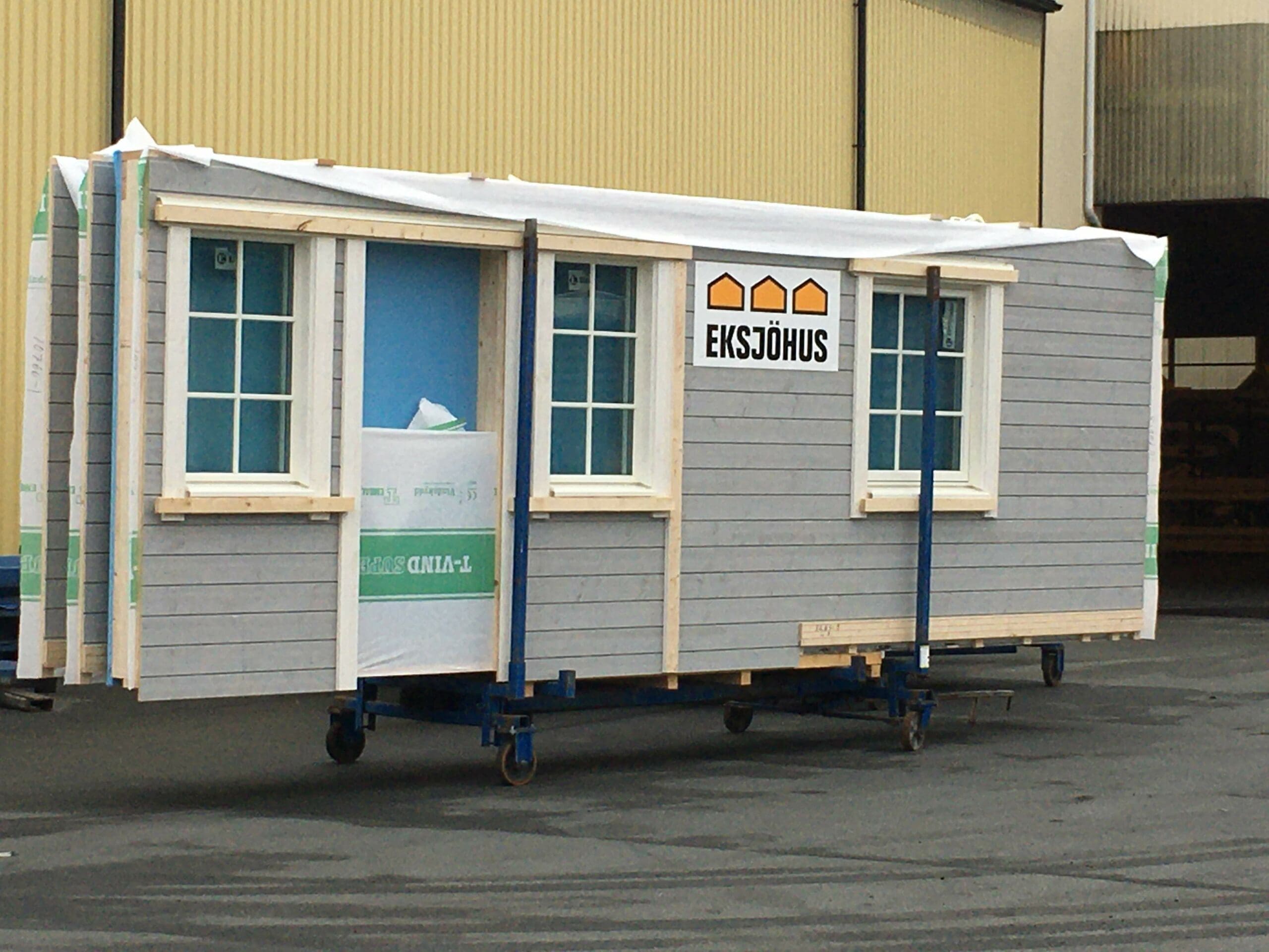 Beim Werksbesuch in Eksjöhus sieht man mit etwas Glück das eigene Haus Gestalt annehmen