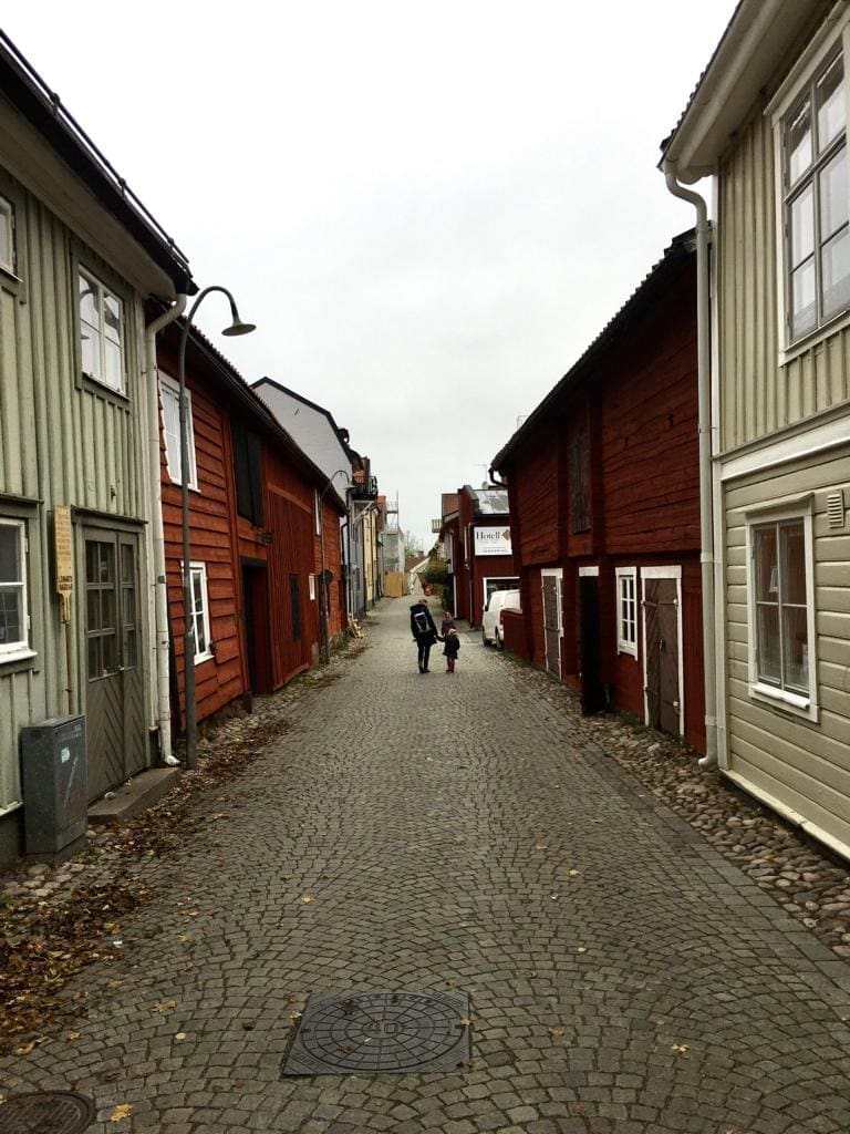 Ein Werksbesuch in Eksjö lässt sich gut mit einem Spaziergang durch die historische Altstadt mit ihren Holzhäusern verknüpfen